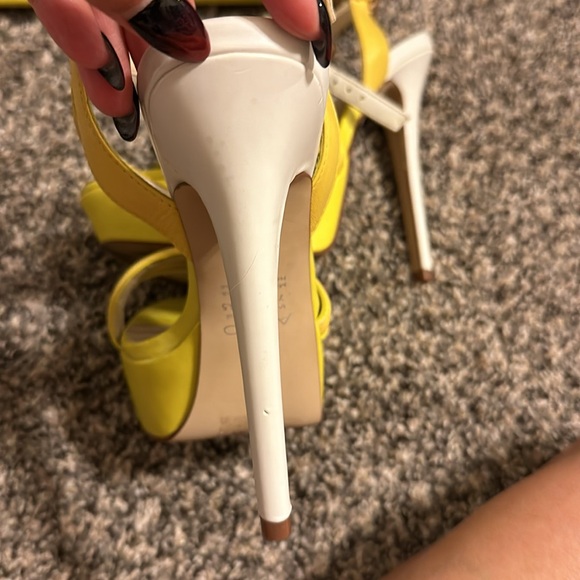 Aldo heels with matching clutch - Picture 2 of 5